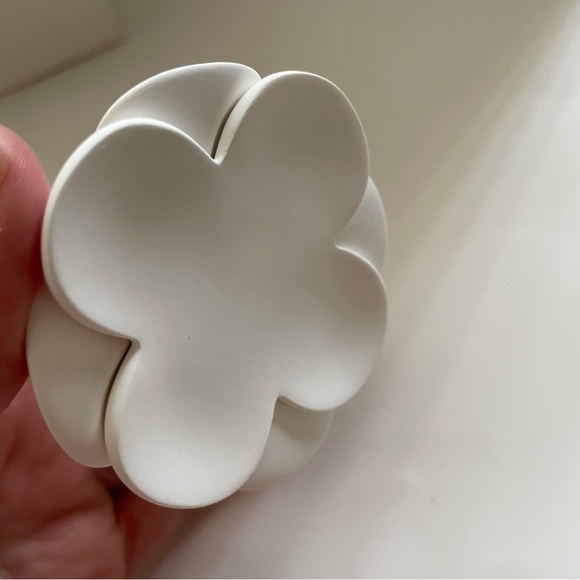 Chanel ceramic Camellia aroma diffuser fragrance flower NEW - Picture 6 of 10